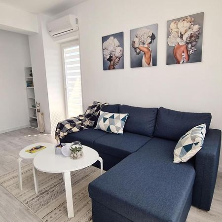 Bright Stylish Apartment In Pitesti Bagian luar foto