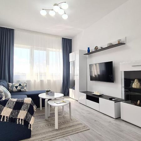 Bright Stylish Apartment In Pitesti Bagian luar foto