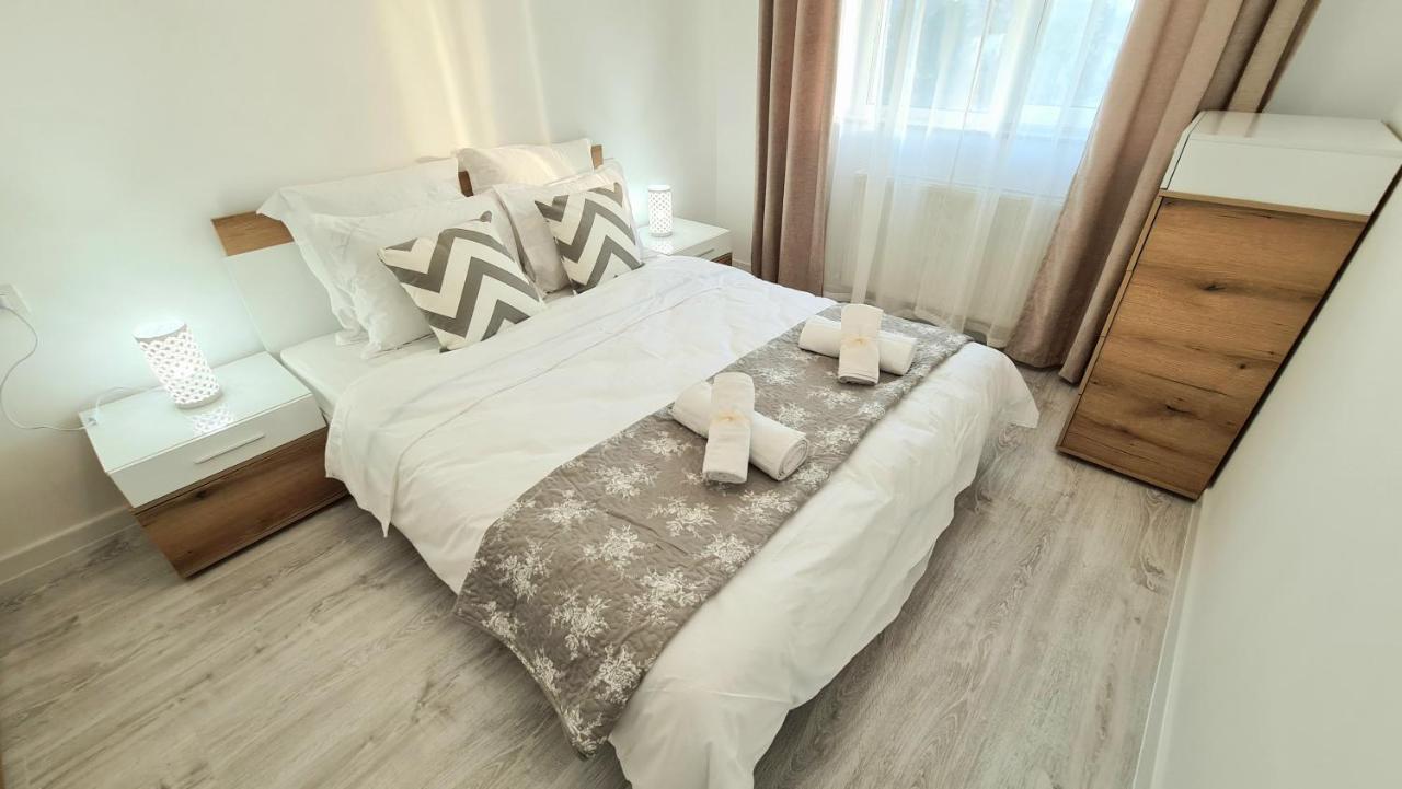 Bright Stylish Apartment In Pitesti Bagian luar foto