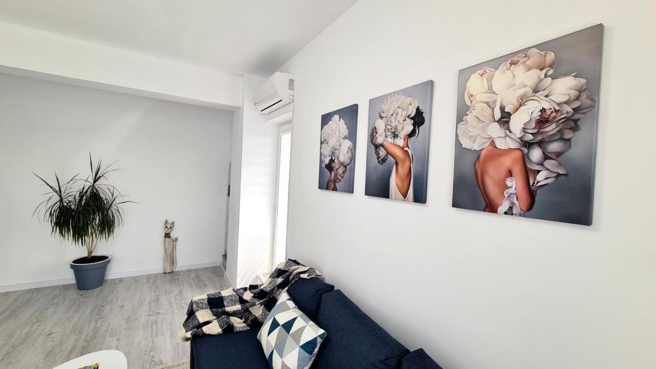 Bright Stylish Apartment In Pitesti Bagian luar foto